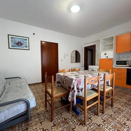 Functional Flat Next To The Sea In Lägenhet Bibione